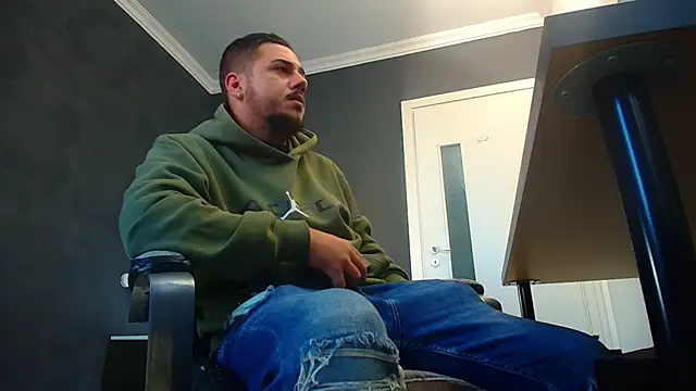 Snapshot of JoshKnights chatting on September 2025 04:47:01 AM JoshKnights online show from September 2025 04:47:01 AM