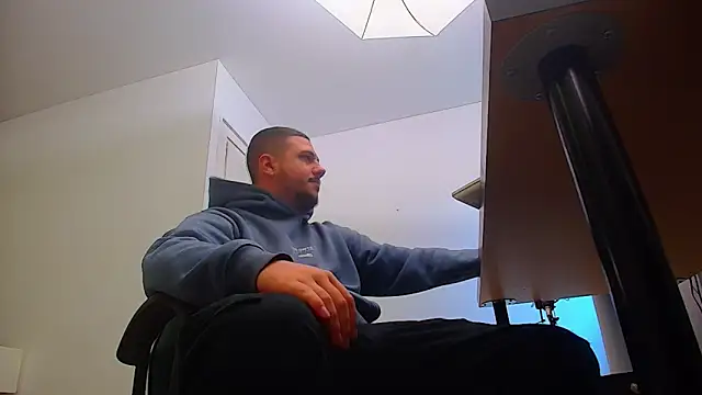 Snapshot of JoshKnights chatting on September 2025 05:12:01 AM JoshKnights online show from September 2025 05:12:01 AM