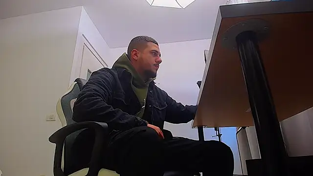 Snapshot of JoshKnights chatting on October 2025 05:04:01 AM JoshKnights online show from October 2025 05:04:01 AM