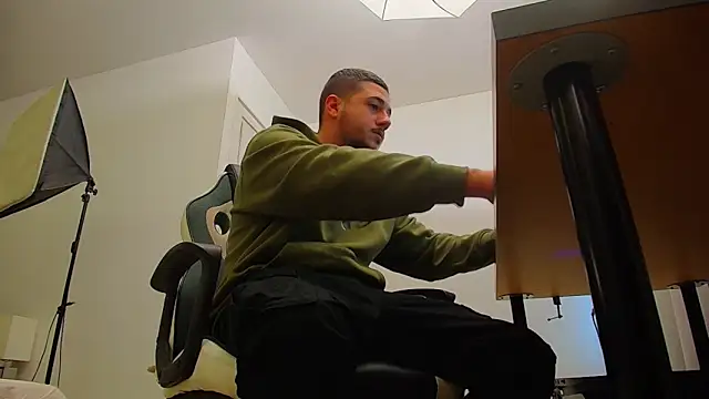 Snapshot of JoshKnights chatting on October 2025 05:05:01 AM JoshKnights online show from October 2025 05:05:01 AM