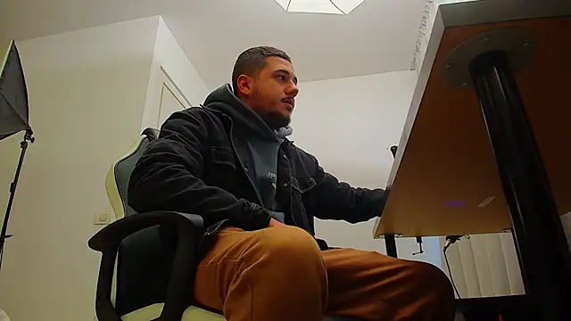 Snapshot of JoshKnights chatting on October 2025 04:42:01 AM JoshKnights online show from October 2025 04:42:01 AM