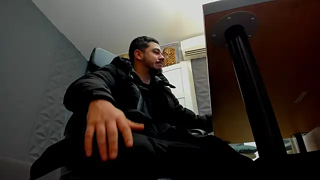 Snapshot of JoshKnights chatting on October 2025 04:57:01 AM JoshKnights online show from October 2025 04:57:01 AM