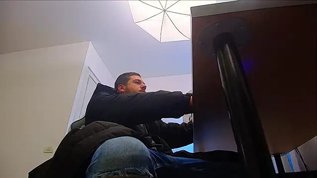 Snapshot of JoshKnights chatting on October 2025 05:53:02 AM JoshKnights online show from October 2025 05:53:02 AM