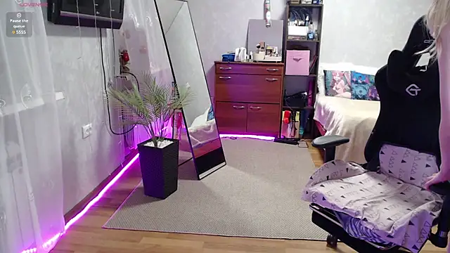 Little Soph online show from January 2025 02:33:02 AM