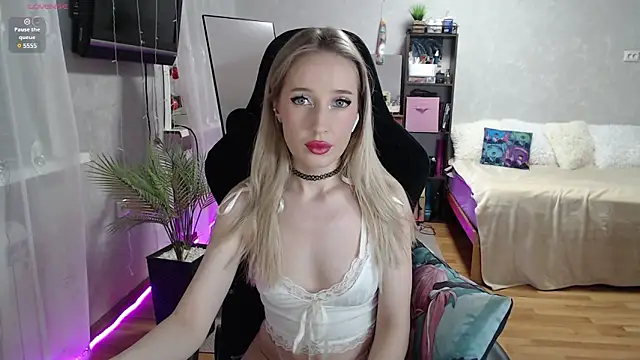 Little Soph online show from January 2025 12:17:01 AM