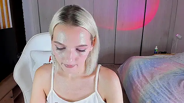 Snapshot of ice_pixie chatting on December 2024 03:42:02 PM ice pixie online show from December 2024 03:42:02 PM