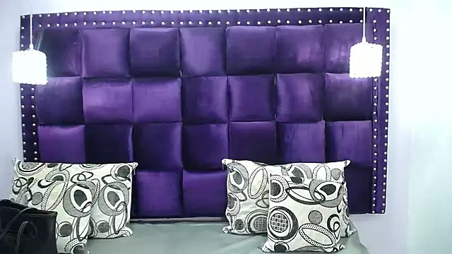 Snapshot of CrushOnMe_ chatting on February 2025 12:26:02 PM CrushOnMe online show from February 2025 12:26:02 PM