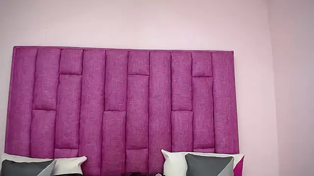 Snapshot of CrushOnMe_ chatting on October 2025 01:34:01 PM CrushOnMe online show from October 2025 01:34:01 PM