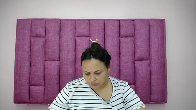 Snapshot of CrushOnMe_ chatting on January 2026 04:04:02 AM CrushOnMe online show from January 2026 04:04:02 AM