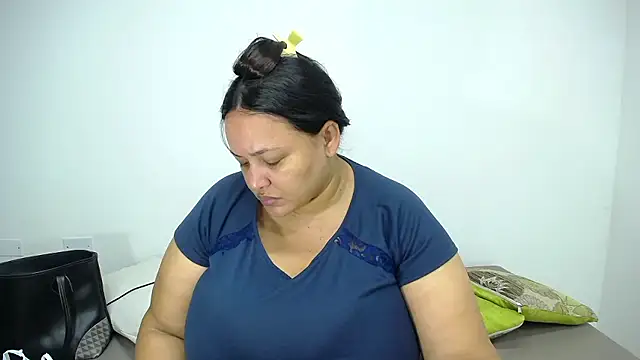 Snapshot of CrushOnMe_ chatting on January 2026 12:32:02 PM CrushOnMe online show from January 2026 12:32:02 PM