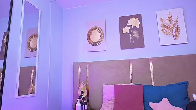 sarah cruzz  online show from November 2025 01:38:01 AM