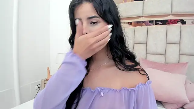 Snapshot of emma_castilloo chatting on December 2024 12:24:01 PM emma castilloo online show from December 2024 12:24:01 PM