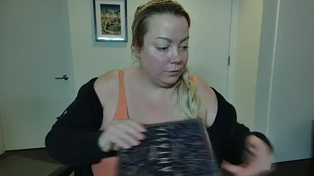 Snapshot of Beauty4AGent chatting on October 2025 01:56:01 AM Beauty4AGent online show from October 2025 01:56:01 AM