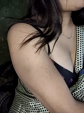 Snapshot of _Redwine_ chatting on January 2025 06:14:01 AM Redwine online show from January 2025 06:14:01 AM