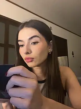 Snapshot of Coralinee_01 chatting on June 2026 01:00:01 AM Coralinee 01 online show from June 2026 01:00:01 AM
