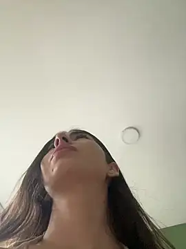 Snapshot of Coralinee_01 chatting on June 2026 10:24:02 PM Coralinee 01 online show from June 2026 10:24:02 PM