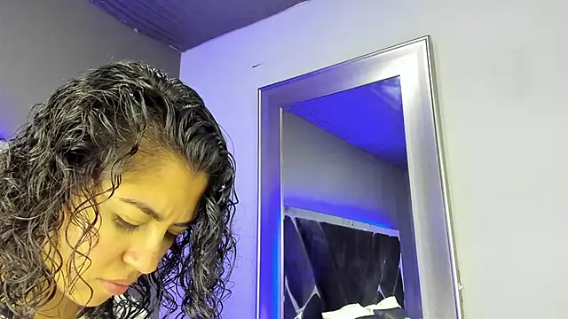 Snapshot of Amareto_ chatting on November 2025 12:00:02 PM Amareto online show from November 2025 12:00:02 PM