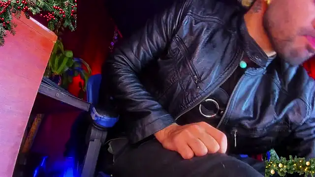 Snapshot of LatinMilk_ chatting on November 2025 02:47:02 AM LatinMilk online show from November 2025 02:47:02 AM