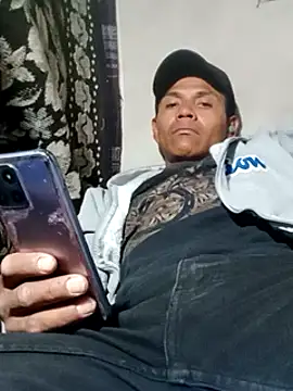 Snapshot of Moreno1813 chatting on March 2025 06:31:01 AM Moreno1813 online show from March 2025 06:31:01 AM