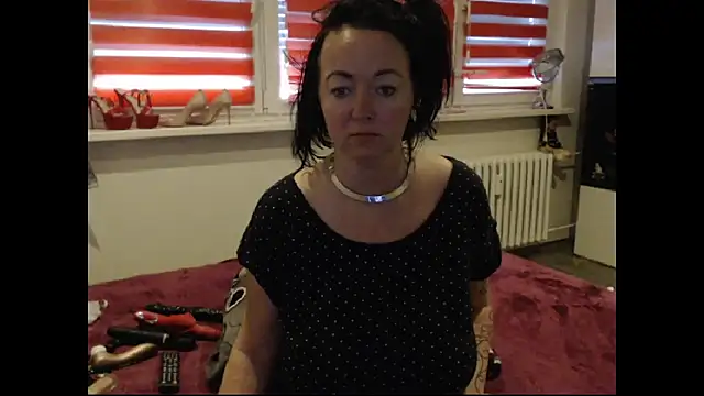 Alexie33 online show from April 2026 06:18:02 AM