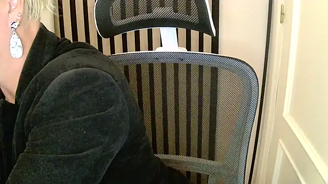 Snapshot of xxNoeliaxx chatting on November 2025 07:43:01 AM xxNoeliaxx online show from November 2025 07:43:01 AM