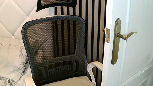 Snapshot of xxNoeliaxx chatting on December 2025 08:01:01 AM xxNoeliaxx online show from December 2025 08:01:01 AM