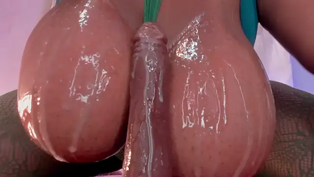 Snapshot of Sexyshantal_ chatting on January 2025 01:45:02 AM Sexyshantal online show from January 2025 01:45:02 AM