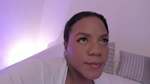 Snapshot of Sexyshantal_ chatting on October 2025 07:27:02 PM Sexyshantal online show from October 2025 07:27:02 PM