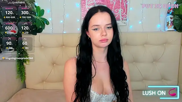 Snapshot of Lori__Hell chatting on February 2025 05:38:01 AM Lori  Hell online show from February 2025 05:38:01 AM