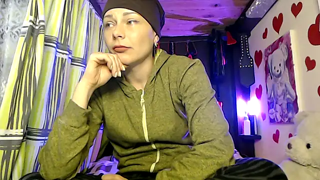 Snapshot of HarleyQuinn_69 chatting on March 2025 07:42:02 PM HarleyQuinn 69 online show from March 2025 07:42:02 PM