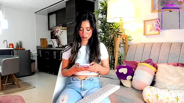 Snapshot of Issa_cooper chatting on November 2025 11:24:01 PM Issa cooper online show from November 2025 11:24:01 PM