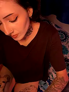 Snapshot of LiliJones_ chatting on November 2025 01:32:02 PM LiliJones online show from November 2025 01:32:02 PM