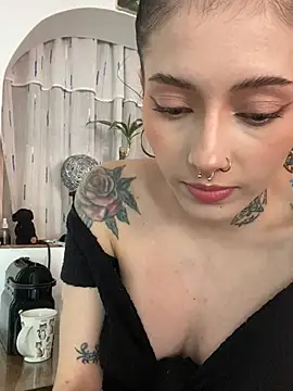 Snapshot of LiliJones_ chatting on April 2026 02:31:01 PM LiliJones online show from April 2026 02:31:01 PM