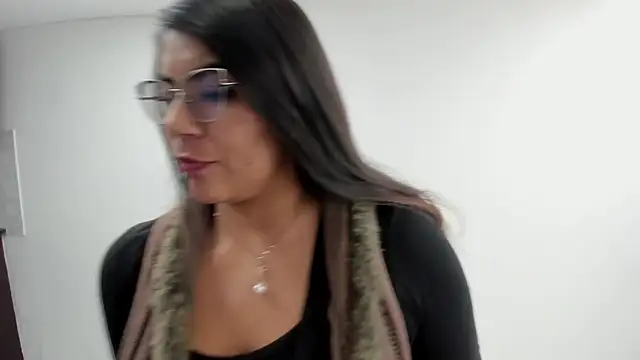 Luna Dumont online show from October 2025 06:04:01 PM