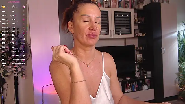 Snapshot of SheilaRyan chatting on November 2025 05:34:01 AM SheilaRyan online show from November 2025 05:34:01 AM