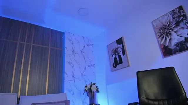 Snapshot of Dollar-girl chatting on March 2026 02:20:01 PM Dollar-girl online show from March 2026 02:20:01 PM