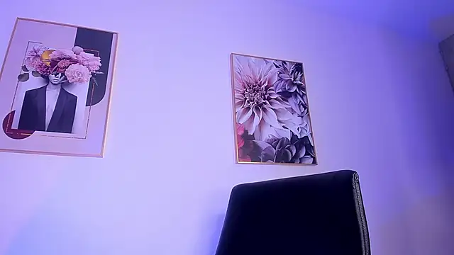 Snapshot of Dollar-girl chatting on April 2026 01:19:01 PM Dollar-girl online show from April 2026 01:19:01 PM