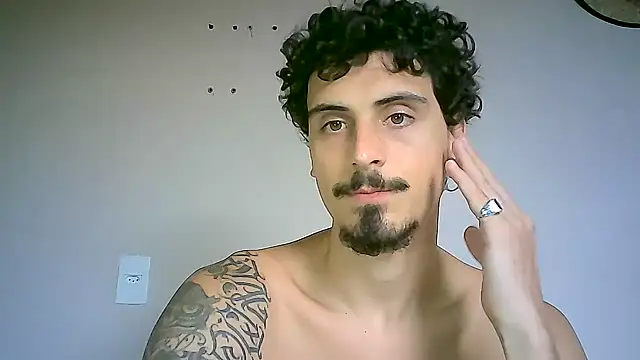 Snapshot of milkoffe chatting on December 2024 06:08:01 PM milkoffe online show from December 2024 06:08:01 PM