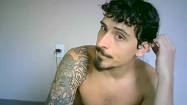 Snapshot of milkoffe chatting on December 2024 05:01:01 PM milkoffe online show from December 2024 05:01:01 PM