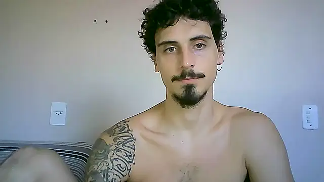 Snapshot of milkoffe chatting on December 2024 05:11:01 PM milkoffe online show from December 2024 05:11:01 PM