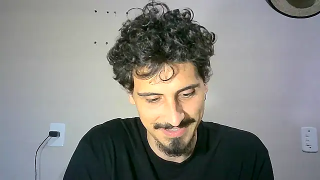 Snapshot of milkoffe chatting on December 2024 11:08:01 PM milkoffe online show from December 2024 11:08:01 PM