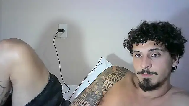 Snapshot of milkoffe chatting on January 2025 02:53:01 AM milkoffe online show from January 2025 02:53:01 AM