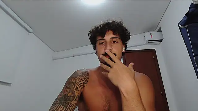 Snapshot of milkoffe chatting on February 2026 03:32:02 AM milkoffe online show from February 2026 03:32:02 AM