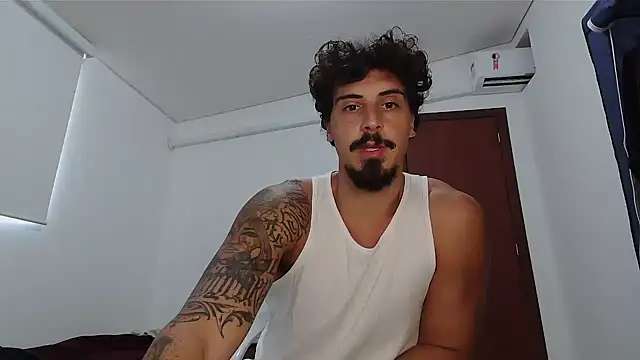 Snapshot of milkoffe chatting on February 2026 02:32:02 PM milkoffe online show from February 2026 02:32:02 PM