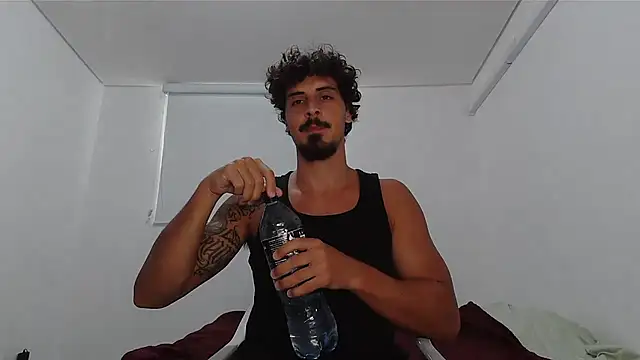 Snapshot of milkoffe chatting on February 2026 02:04:02 PM milkoffe online show from February 2026 02:04:02 PM