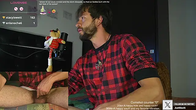 Snapshot of just_maxii chatting on December 2024 02:06:02 AM just maxii online show from December 2024 02:06:02 AM