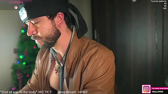 Snapshot of just_maxii chatting on December 2025 11:53:01 PM just maxii online show from December 2025 11:53:01 PM