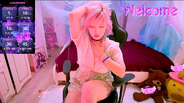 Akemilun online show from November 2025 07:07:02 PM