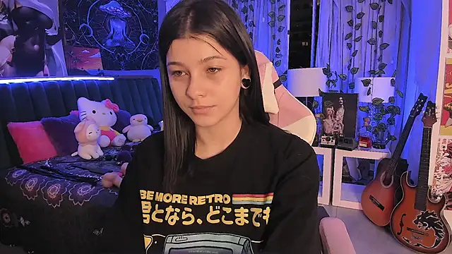 Snapshot of LanaKyutt chatting on December 2024 12:17:01 AM LanaKyutt online show from December 2024 12:17:01 AM