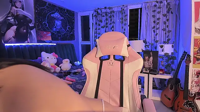 Snapshot of LanaKyutt chatting on December 2024 03:30:02 AM LanaKyutt online show from December 2024 03:30:02 AM